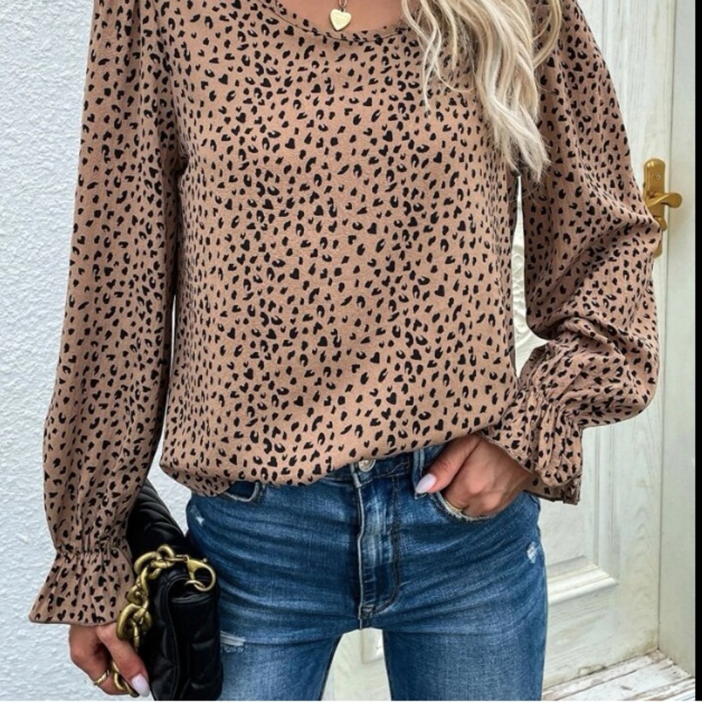 Beautiful Cappuccino Flounce Sleeve Blouse New ☕️